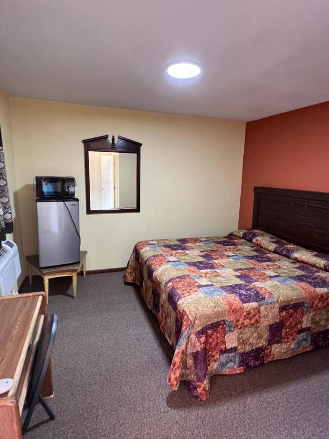 Economy Inn Odessa Exteriör bild