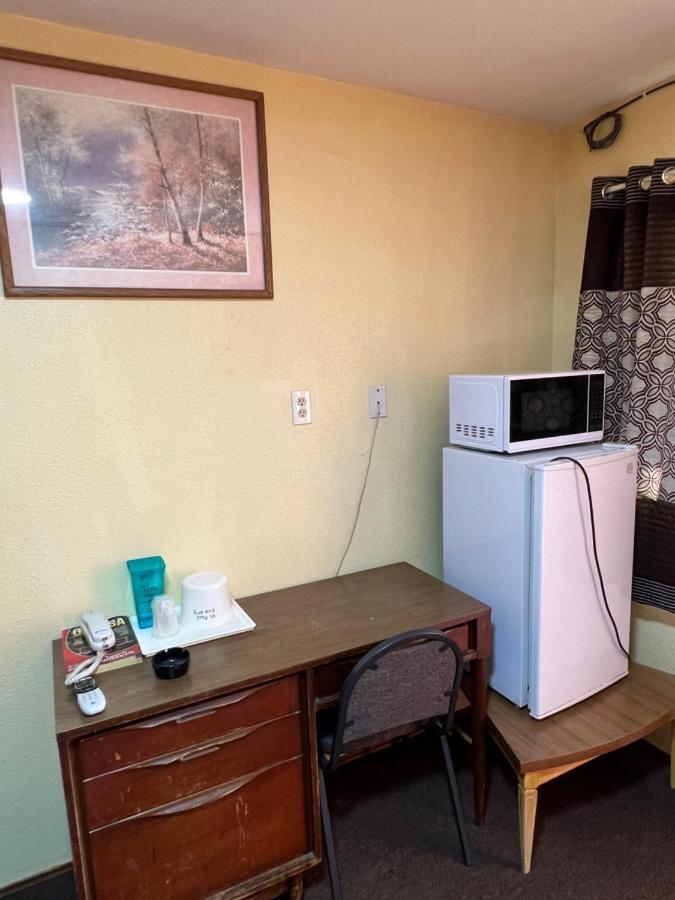 Economy Inn Odessa Exteriör bild
